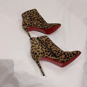 Louboutin booties in calfskin leopard print 🐆